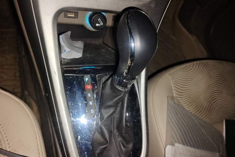 Used Buick GT 2013 GT 1.6L Automatic Fashion Edition Gear Lever
