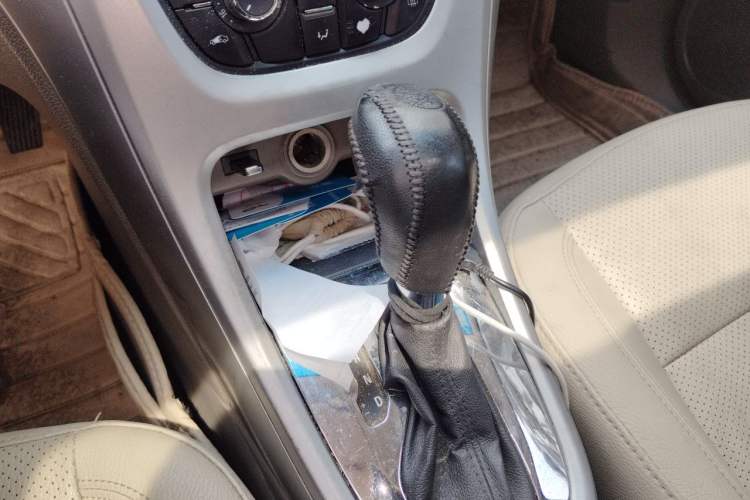 Used Buick GT 2013 GT 1.6L Automatic Fashion Edition Gear Lever