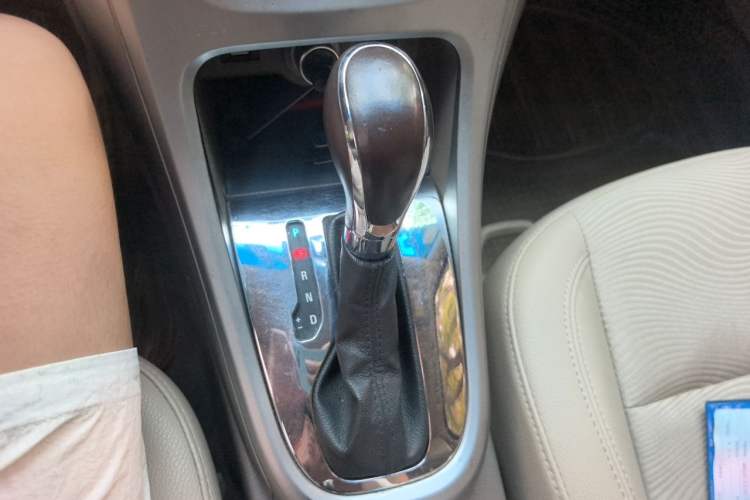 Used Buick GT 2013 GT 1.6L Automatic Fashion Edition Gear Lever