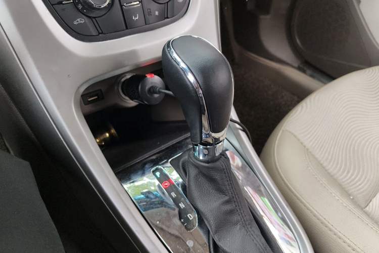 Used Buick GT 2013 GT 1.6L Automatic Fashion Edition Gear Lever