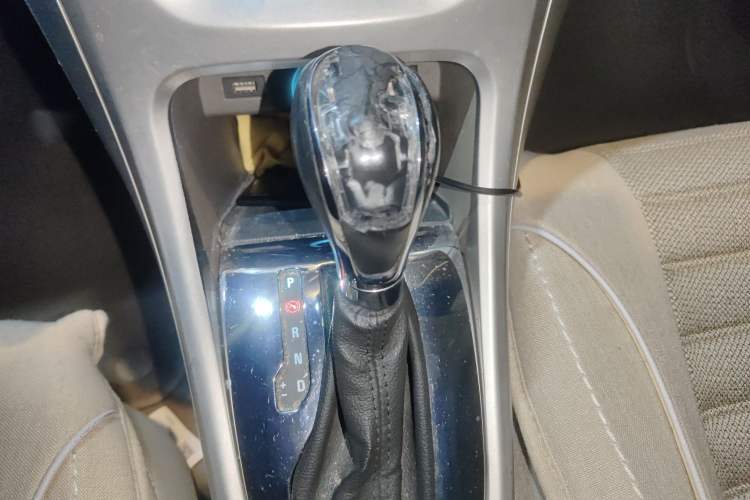 Used Buick GT 2013 GT 1.6L Automatic Fashion Edition Gear Lever