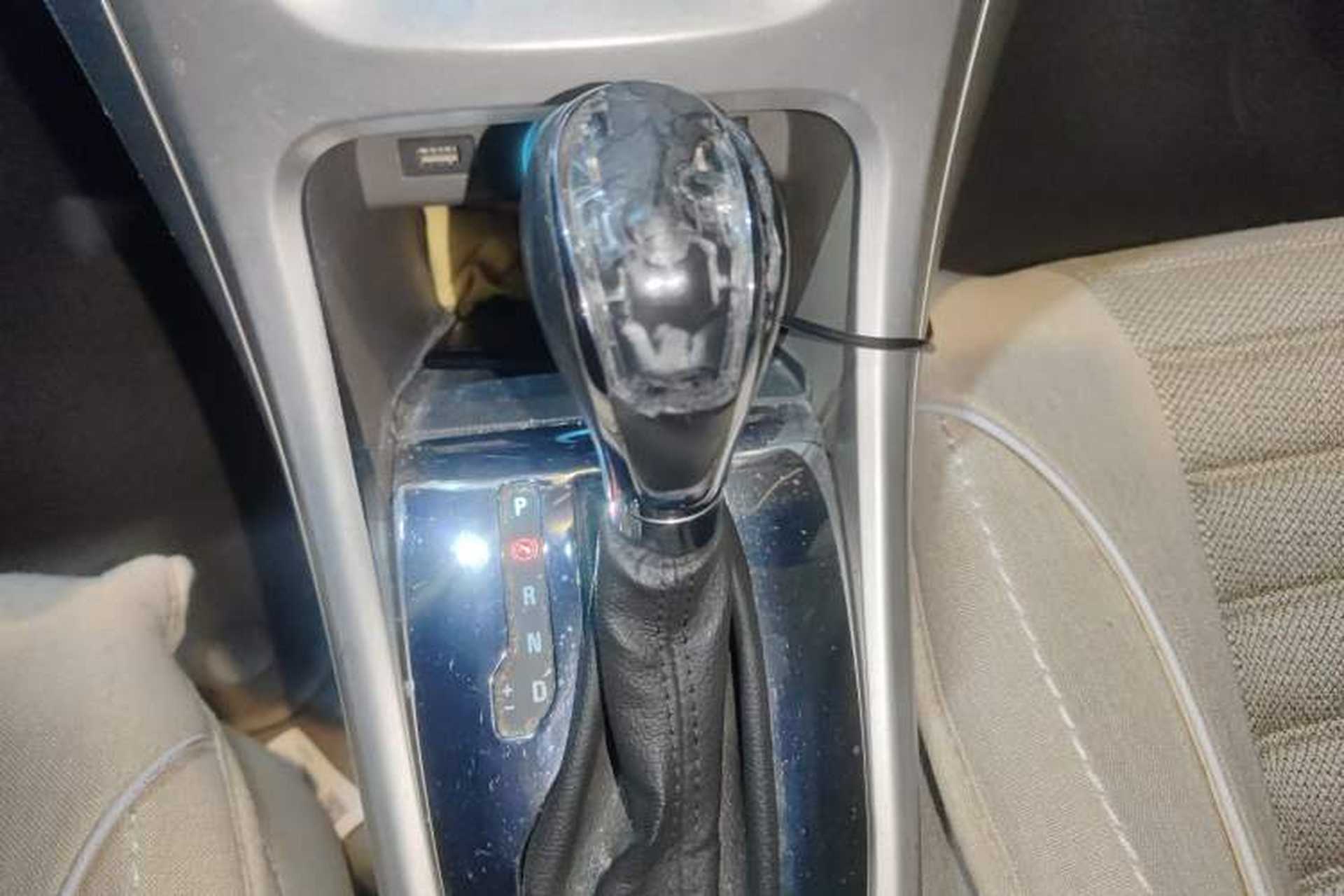Used Buick GT 2013 GT 1.6L Automatic Fashion Edition Gear Lever
