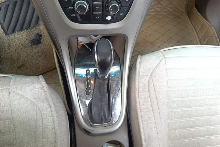Used Buick GT 2013 GT 1.6L Automatic Fashion Edition Gear Lever