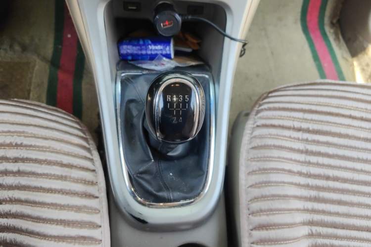Used Buick GT 2013 GT 1.6L Manual Entry-Level Model Gear Lever