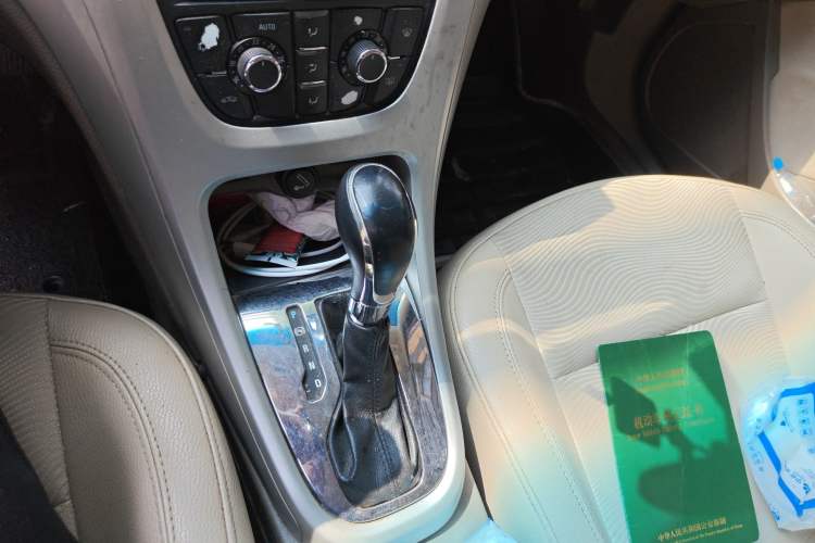 Used Buick GT 2013 GT 1.6L Automatic Fashion Edition Gear Lever