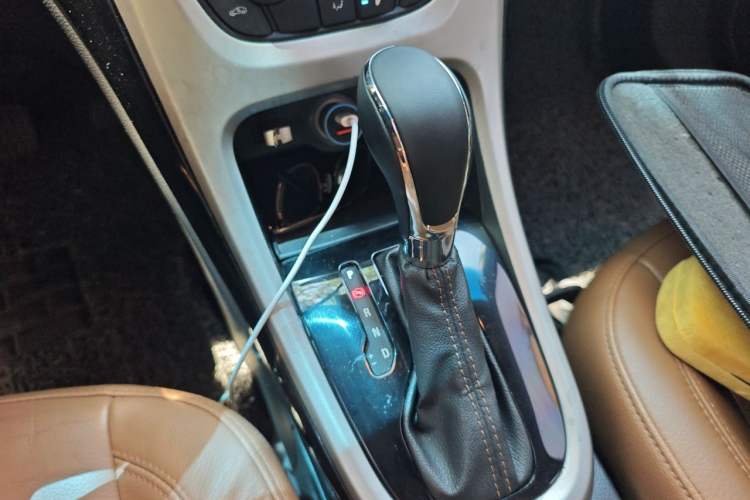 Used Buick GT 2013 GT 1.8L Automatic Fashion Edition Gear Lever