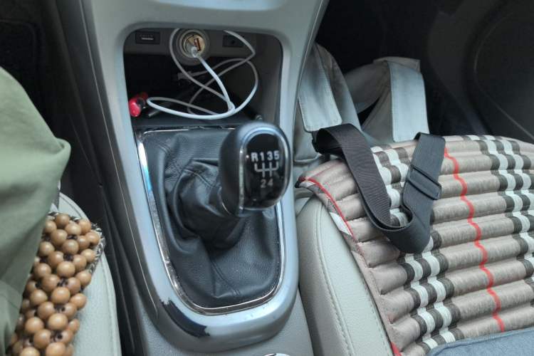 Used Buick GT 2013 GT 1.6L Manual Entry-Level Model Gear Lever