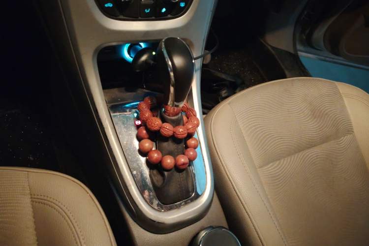 Used Buick GT 2013 GT 1.6L Automatic Fashion Edition Gear Lever