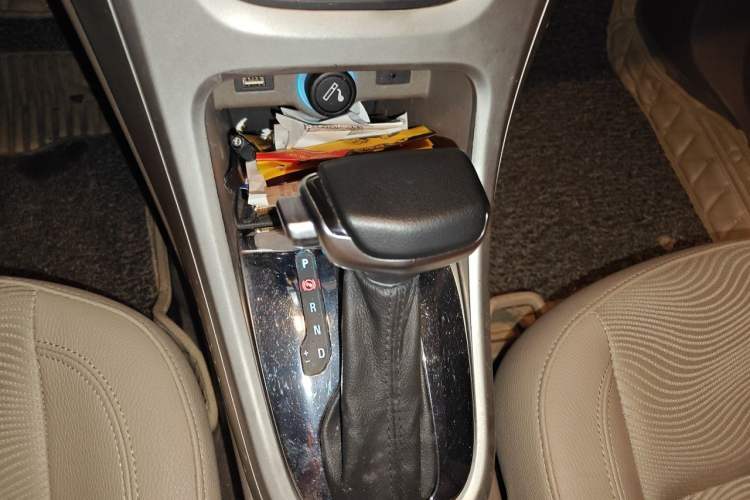 Used Buick GT 2013 GT 1.6L Automatic Fashion Edition Gear Lever