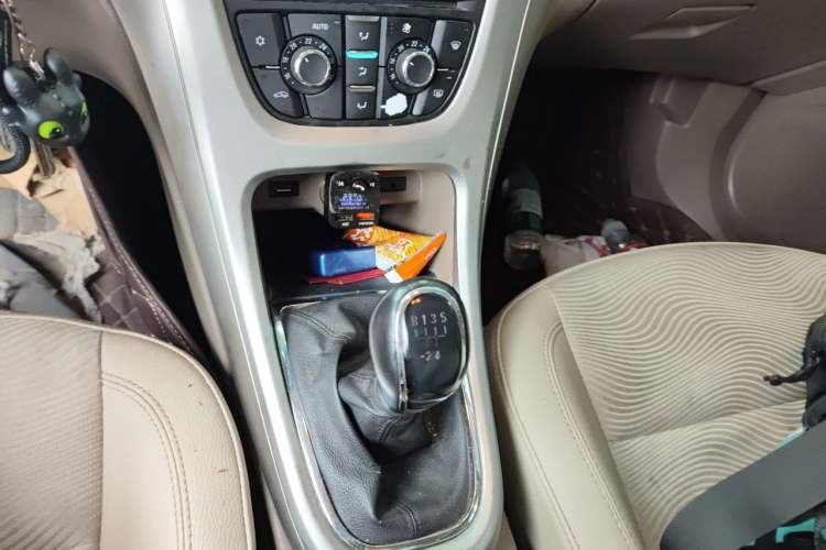 Used Buick GT 2013 GT 1.6L Manual Entry-Level Model Gear Lever