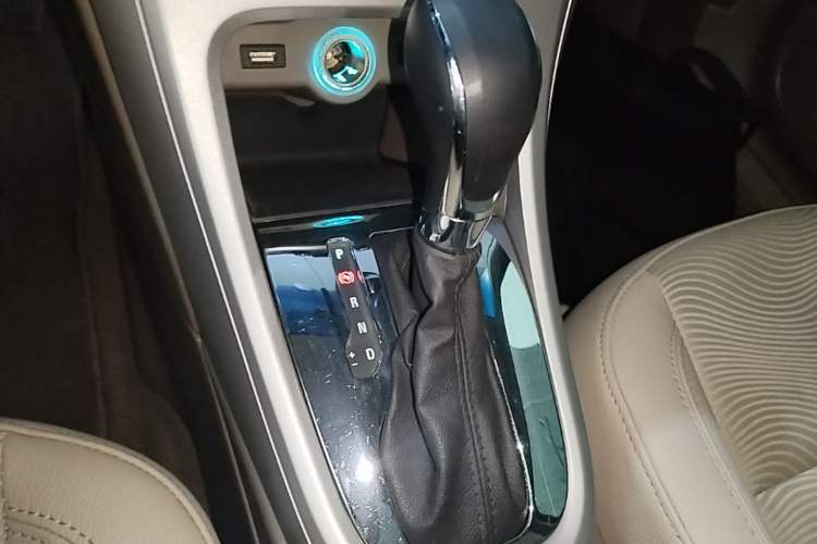 Used Buick GT 2013 GT 1.6L Automatic Fashion Edition Gear Lever