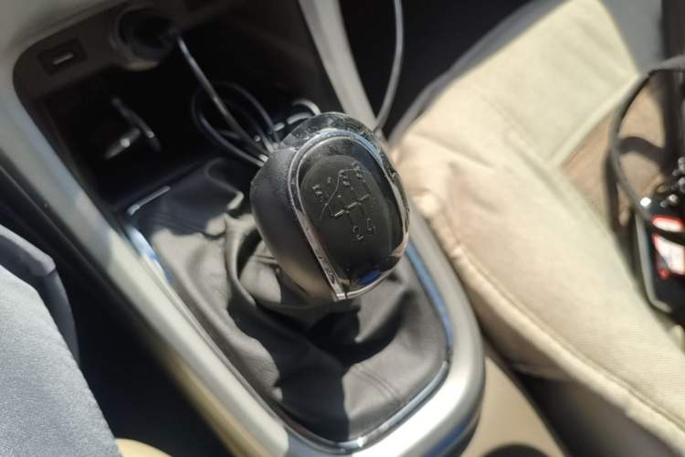 Used Buick GT 2013 GT 1.6L Manual Entry-Level Model Gear Lever
