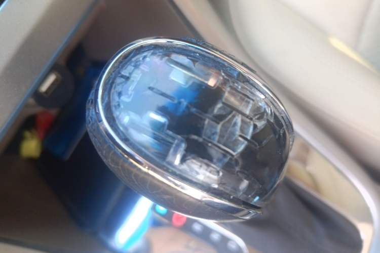 Used Buick GT 2013 GT 1.6L Automatic Fashion Edition Gear Lever