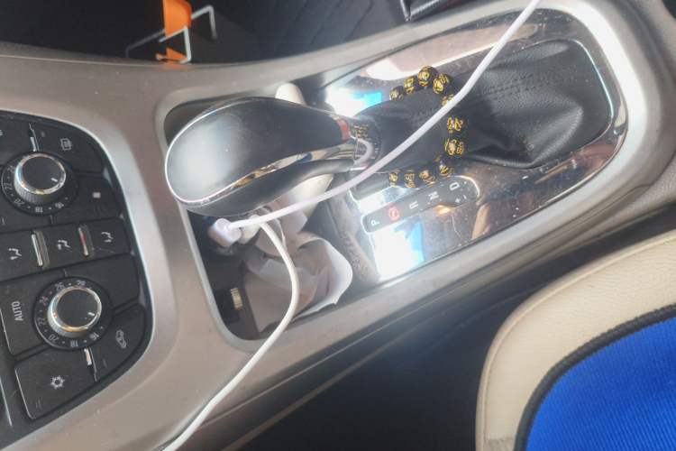Used Buick GT 2013 GT 1.6L Automatic Fashion Edition Gear Lever