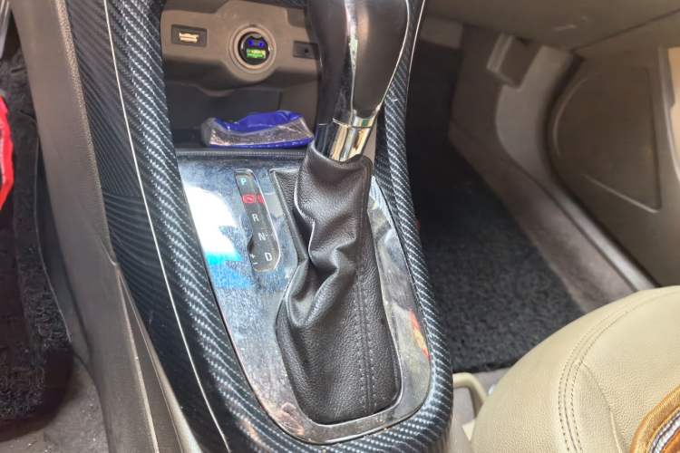 Used Buick GT 2013 GT 1.6L Automatic Fashion Edition Gear Lever