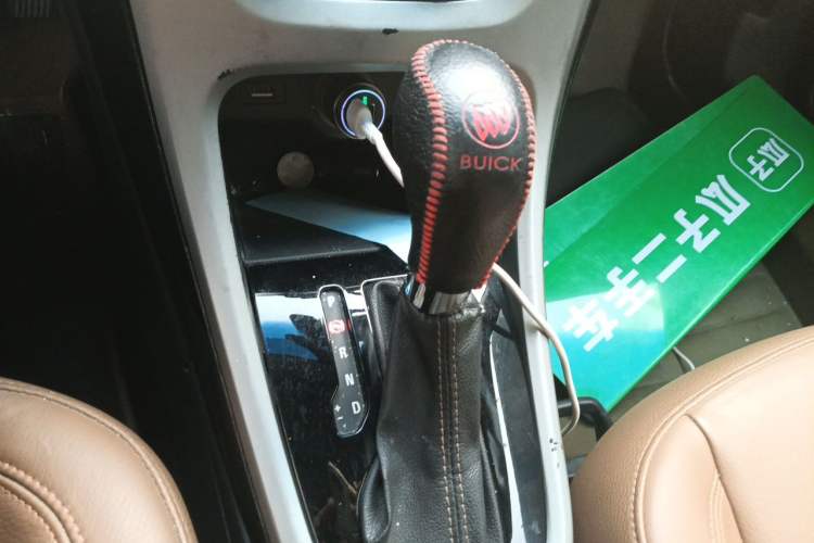 Used Buick GT 2013 GT 1.8L Automatic Fashion Edition Gear Lever