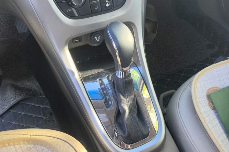 Used Buick GT 2013 GT 1.6L Automatic Fashion Edition Gear Lever