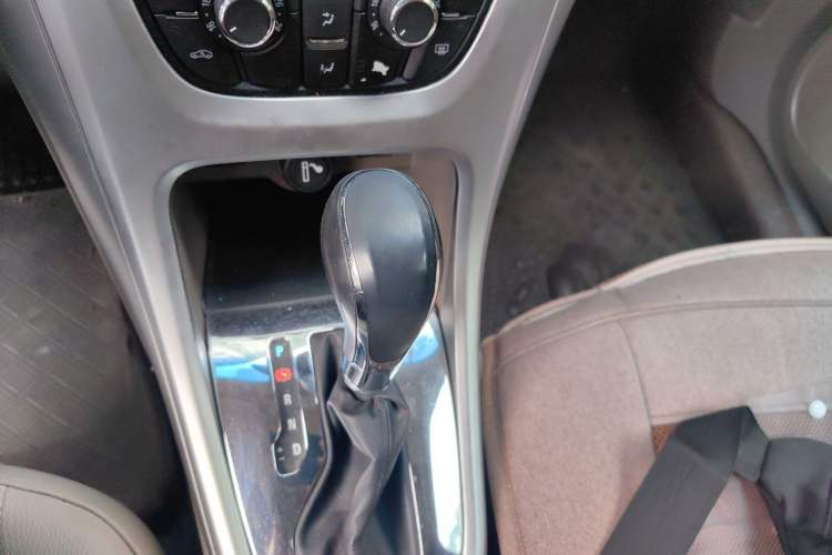 Used Buick GT 2013 GT 1.6L Automatic Fashion Edition Gear Lever