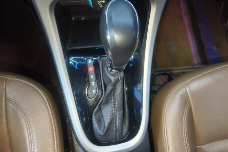 Used Buick GT 2013 GT 1.6L Automatic Fashion Edition Gear Lever