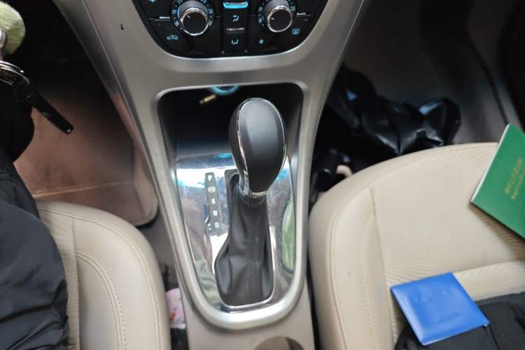 Used Buick GT 2013 GT 1.6L Automatic Fashion Edition Gear Lever