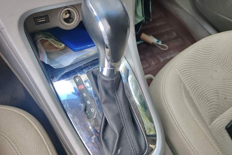 Used Buick GT 2013 GT 1.6L Automatic Fashion Edition Gear Lever