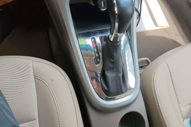 Used Buick GT 2013 GT 1.6L Automatic Fashion Edition Gear Lever