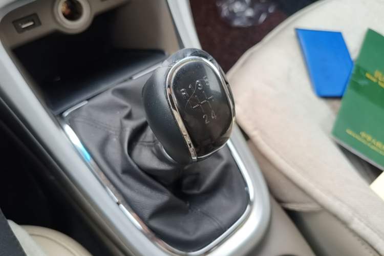 Used Buick GT 2013 GT 1.6L Manual Entry-Level Model Gear Lever