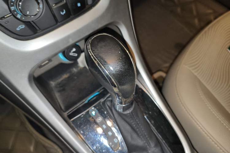 Used Buick GT 2013 GT 1.6L Automatic Fashion Edition Gear Lever