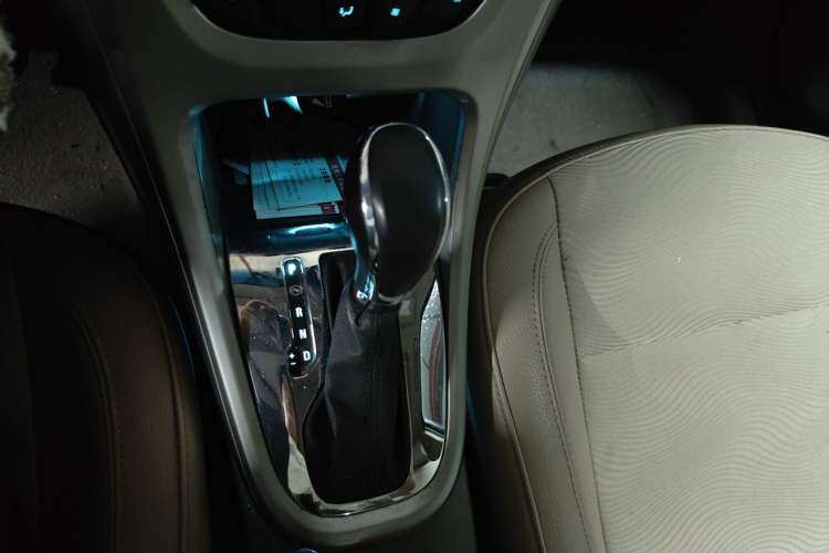 Used Buick GT 2013 GT 1.6L Automatic Fashion Edition Gear Lever