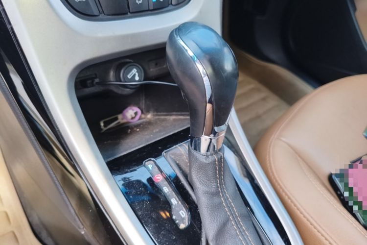 Used Buick GT 2013 GT 1.8L Automatic Fashion Edition Gear Lever