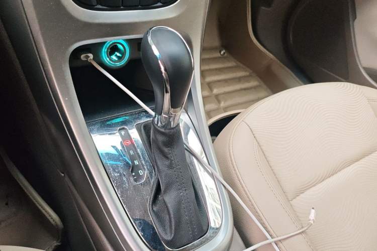 Used Buick GT 2013 GT 1.6L Automatic Fashion Edition Gear Lever