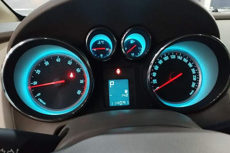 Used Buick GT 2013 GT 1.6L Automatic Fashion Edition Instrument Cluster