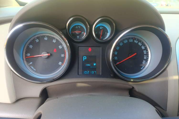Used Buick GT 2013 GT 1.6L Automatic Fashion Edition Instrument Cluster