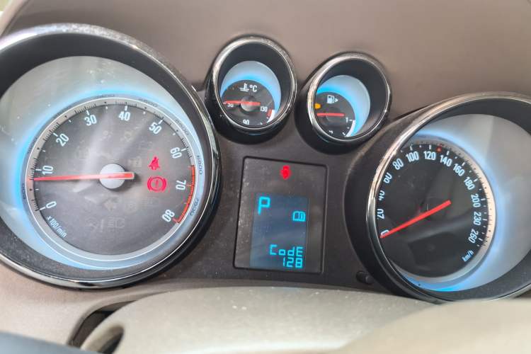 Used Buick GT 2013 GT 1.6L Automatic Fashion Edition Instrument Cluster