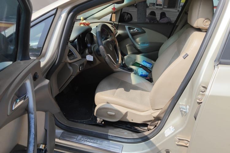 Used Buick GT 2013 GT 1.6L Automatic Fashion Edition Left Front Seat