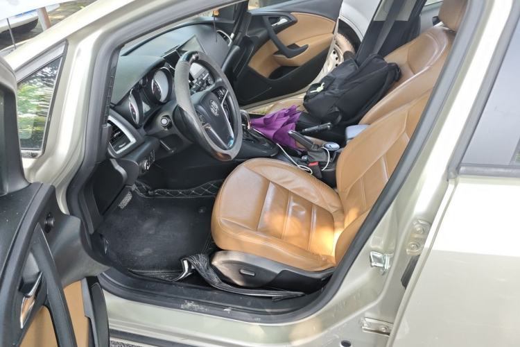 Used Buick GT 2013 GT 1.8L Automatic Fashion Edition Left Front Seat