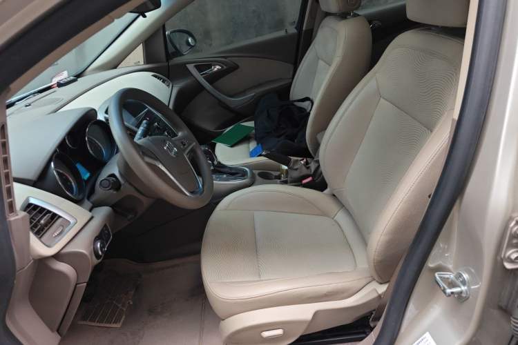 Used Buick GT 2013 GT 1.6L Automatic Fashion Edition Left Front Seat