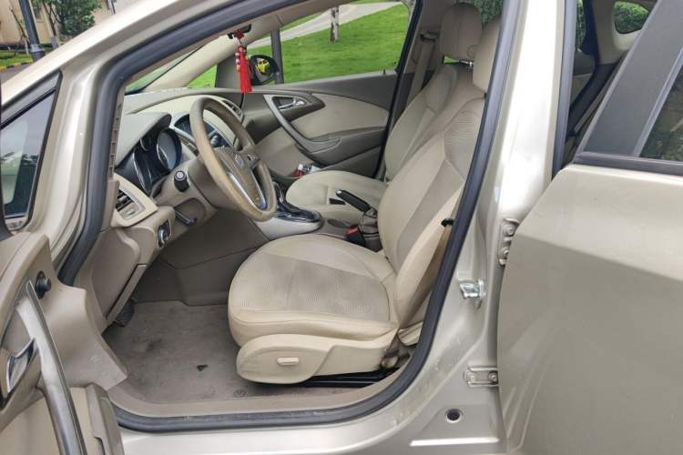 Used Buick GT 2013 GT 1.6L Automatic Fashion Edition Left Front Seat