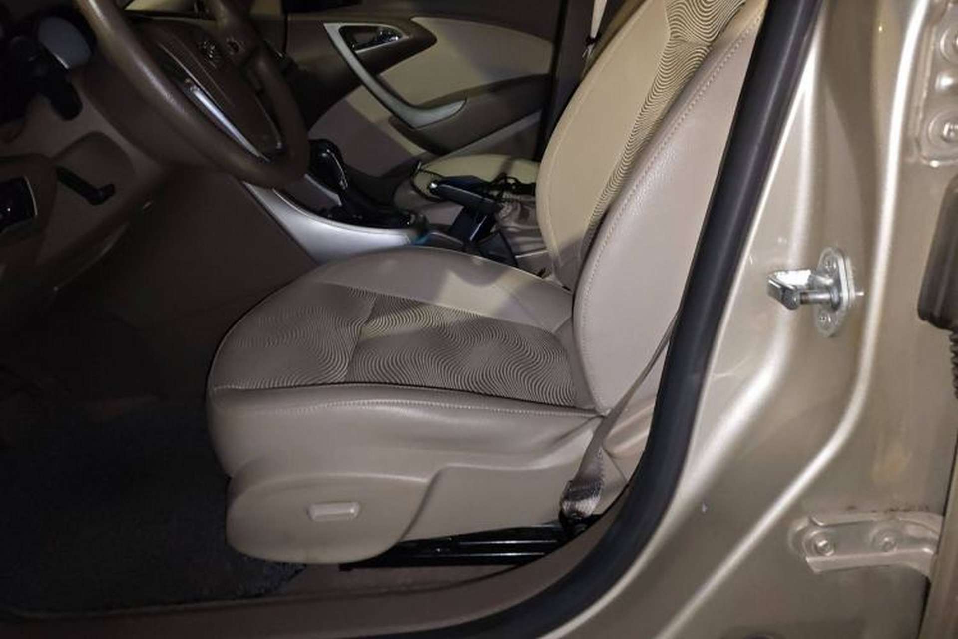Used Buick GT 2013 GT 1.6L Automatic Fashion Edition Left Front Seat