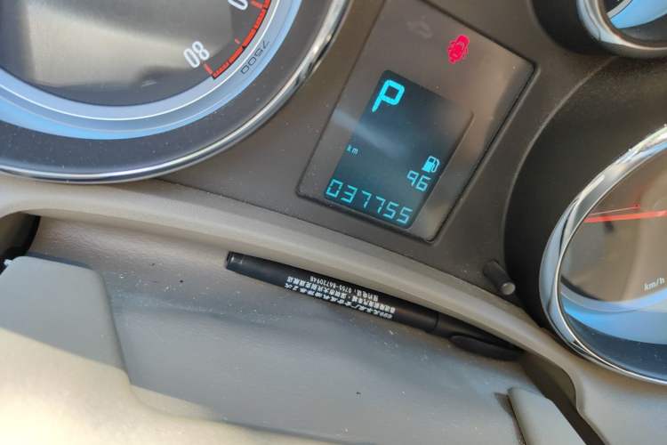 Used Buick GT 2013 GT 1.6L Automatic Fashion Edition Odometer Close Up