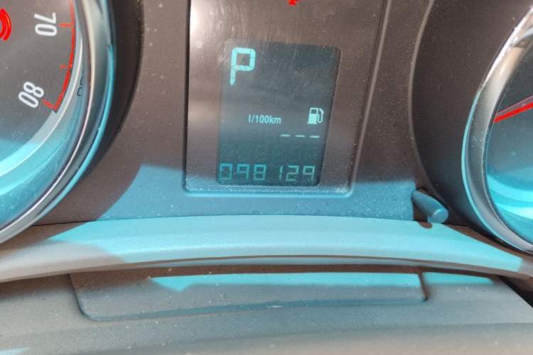 Used Buick GT 2013 GT 1.6L Automatic Fashion Edition Odometer Close Up