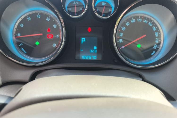 Used Buick GT 2013 GT 1.6L Automatic Fashion Edition Odometer Close Up