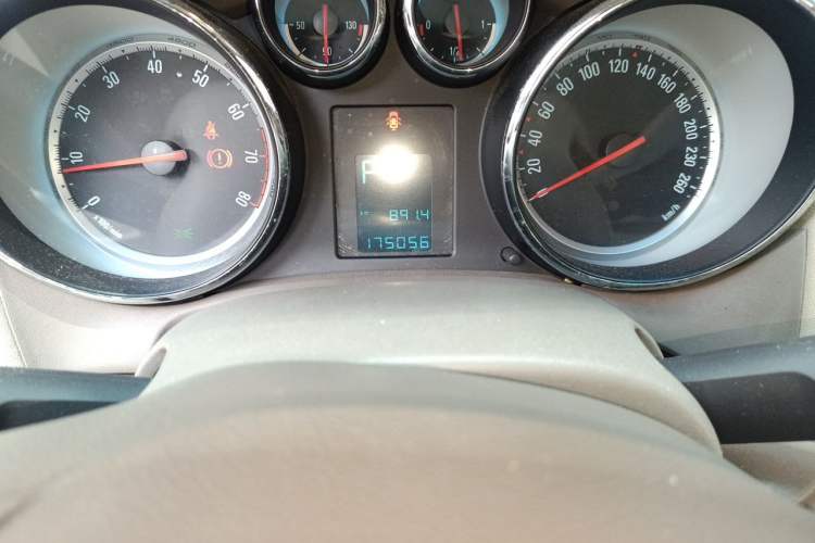 Used Buick GT 2013 GT 1.6L Automatic Fashion Edition Odometer Close Up