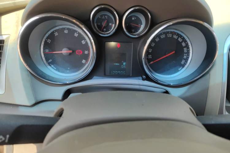 Used Buick GT 2013 GT 1.6L Manual Entry-Level Model Odometer Close Up