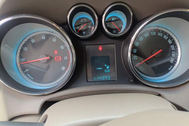 Used Buick GT 2013 GT 1.6L Manual Entry-Level Model Odometer Close Up