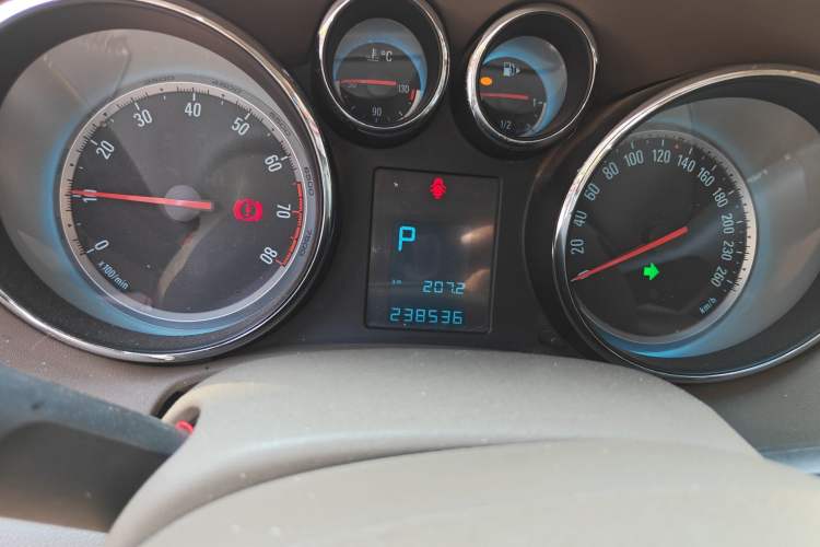 Used Buick GT 2013 GT 1.6L Automatic Fashion Edition Odometer Close Up