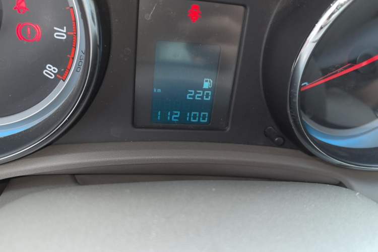 Used Buick GT 2013 GT 1.6L Manual Entry-Level Model Odometer Close Up