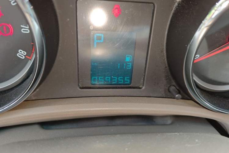 Used Buick GT 2013 GT 1.6L Automatic Comfort Edition Odometer Close Up