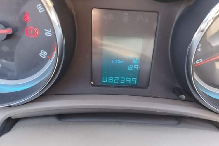 Used Buick GT 2013 GT 1.6L Manual Entry-Level Model Odometer Close Up