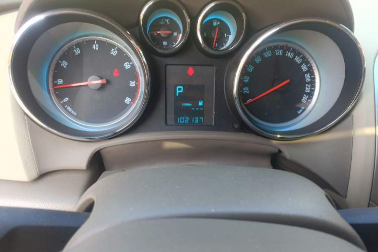 Used Buick GT 2013 GT 1.6L Automatic Fashion Edition Odometer Close Up
